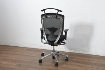中古　美品　okamura(オカムラ)　Contessa(コンテッサ)　ハンガー付き　快適な座り心地の高機能オフィスチェア(デスクチェア、ワークチェア、アームチェア、回転チェア、椅子、イス)(定価約22万円)(R-082682)