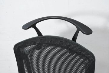 中古　美品　okamura(オカムラ)　Contessa(コンテッサ)　ハンガー付き　快適な座り心地の高機能オフィスチェア(デスクチェア、ワークチェア、アームチェア、回転チェア、椅子、イス)(定価約22万円)(R-082682)