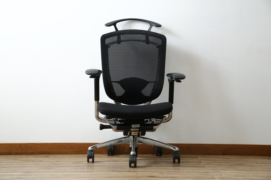 中古　美品　okamura(オカムラ)　Contessa(コンテッサ)　ハンガー付き　快適な座り心地の高機能オフィスチェア(デスクチェアス)　定価約22万円相当　(R-082682)