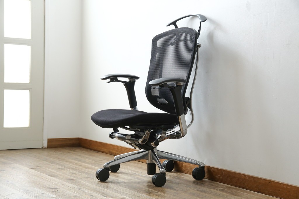 中古　美品　okamura(オカムラ)　Contessa(コンテッサ)　ハンガー付き　快適な座り心地の高機能オフィスチェア(デスクチェアス)　定価約22万円相当　(R-082682)