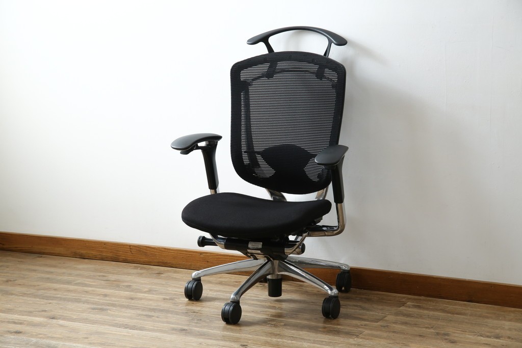 中古　美品　okamura(オカムラ)　Contessa(コンテッサ)　ハンガー付き　快適な座り心地の高機能オフィスチェア(デスクチェアス)　定価約22万円相当　(R-082682)