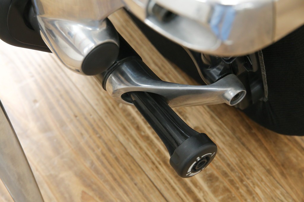 中古　美品　okamura(オカムラ)　Contessa(コンテッサ)　ハンガー付き　快適な座り心地の高機能オフィスチェア(デスクチェアス)　定価約22万円相当　(R-082682)