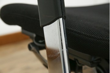 中古　美品　okamura(オカムラ)　Contessa(コンテッサ)　ハンガー付き　快適な座り心地の高機能オフィスチェア(デスクチェアス)　定価約22万円相当　(R-082682)