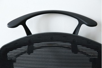 中古　美品　okamura(オカムラ)　Contessa(コンテッサ)　ハンガー付き　快適な座り心地の高機能オフィスチェア(デスクチェアス)　定価約22万円相当　(R-082682)