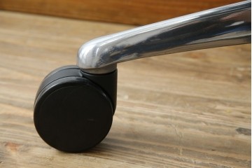 中古　美品　okamura(オカムラ)　Contessa(コンテッサ)　ハンガー付き　快適な座り心地の高機能オフィスチェア(デスクチェアス)　定価約22万円相当　(R-082682)