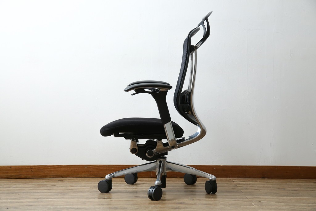 中古　美品　okamura(オカムラ)　Contessa(コンテッサ)　ハンガー付き　快適な座り心地の高機能オフィスチェア(デスクチェアス)　定価約22万円相当　(R-082682)