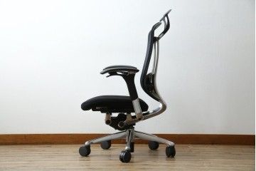 中古　美品　okamura(オカムラ)　Contessa(コンテッサ)　ハンガー付き　快適な座り心地の高機能オフィスチェア(デスクチェアス)　定価約22万円相当　(R-082682)