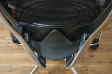 中古　美品　okamura(オカムラ)　Contessa(コンテッサ)　ハンガー付き　快適な座り心地の高機能オフィスチェア(デスクチェアス)　定価約22万円相当　(R-082682)