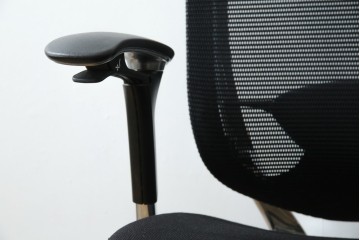 中古　美品　okamura(オカムラ)　Contessa(コンテッサ)　ハンガー付き　快適な座り心地の高機能オフィスチェア(デスクチェアス)　定価約22万円相当　(R-082682)