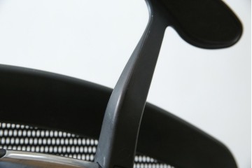 中古　美品　okamura(オカムラ)　Contessa(コンテッサ)　ハンガー付き　快適な座り心地の高機能オフィスチェア(デスクチェアス)　定価約22万円相当　(R-082682)