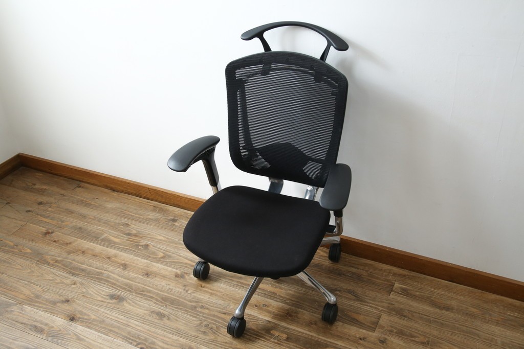 中古　美品　okamura(オカムラ)　Contessa(コンテッサ)　ハンガー付き　快適な座り心地の高機能オフィスチェア(デスクチェアス)　定価約22万円相当　(R-082682)