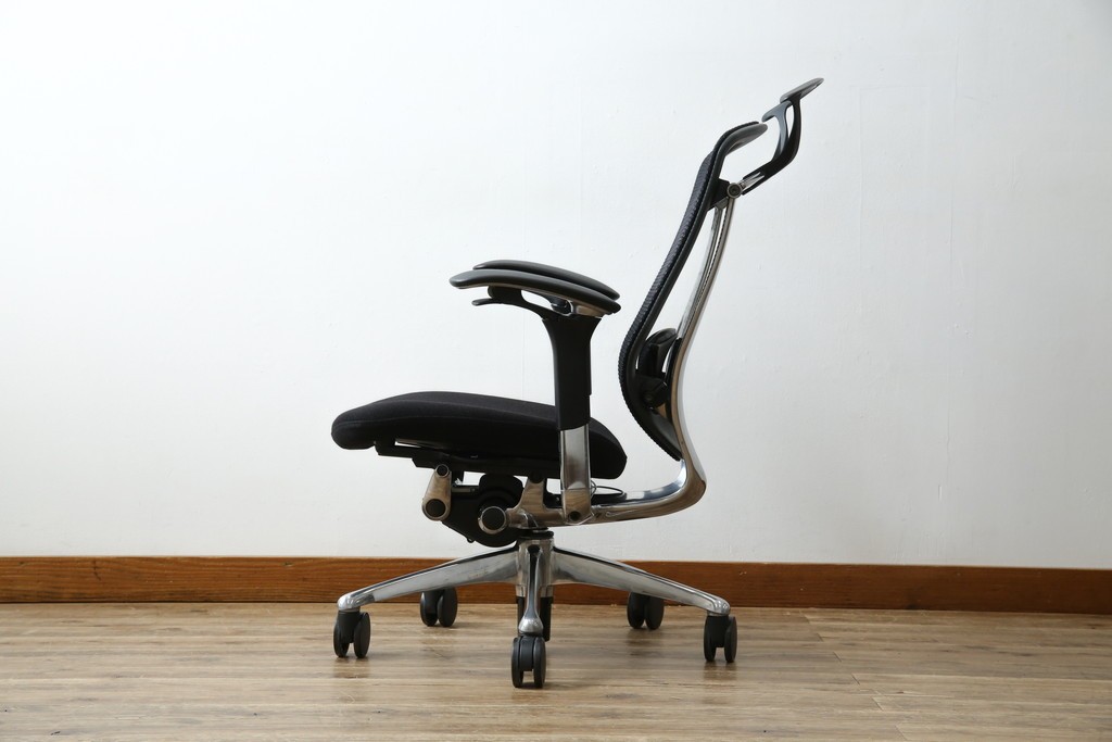 中古　美品　okamura(オカムラ)　Contessa(コンテッサ)　ハンガー付き　快適な座り心地の高機能オフィスチェア(デスクチェアス)　定価約22万円相当　(R-082682)