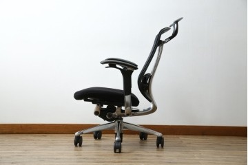 中古　美品　okamura(オカムラ)　Contessa(コンテッサ)　ハンガー付き　快適な座り心地の高機能オフィスチェア(デスクチェアス)　定価約22万円相当　(R-082682)