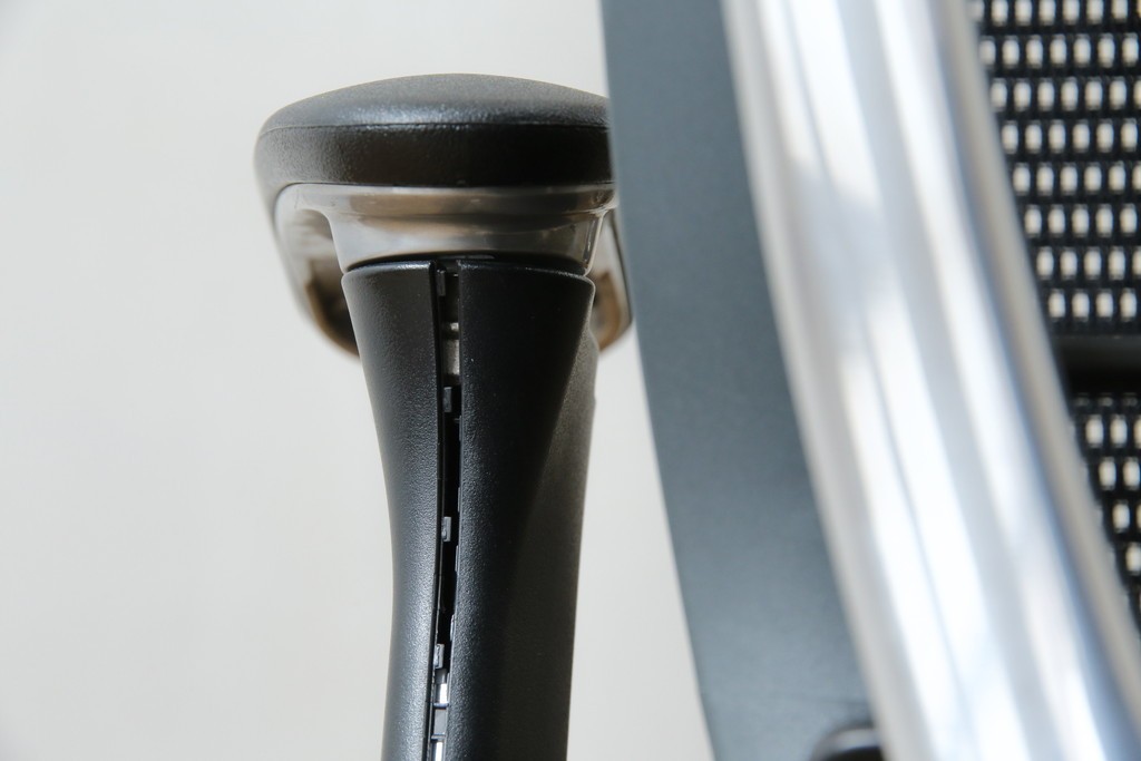 中古　美品　okamura(オカムラ)　Contessa(コンテッサ)　ハンガー付き　快適な座り心地の高機能オフィスチェア(デスクチェアス)　定価約22万円相当　(R-082682)