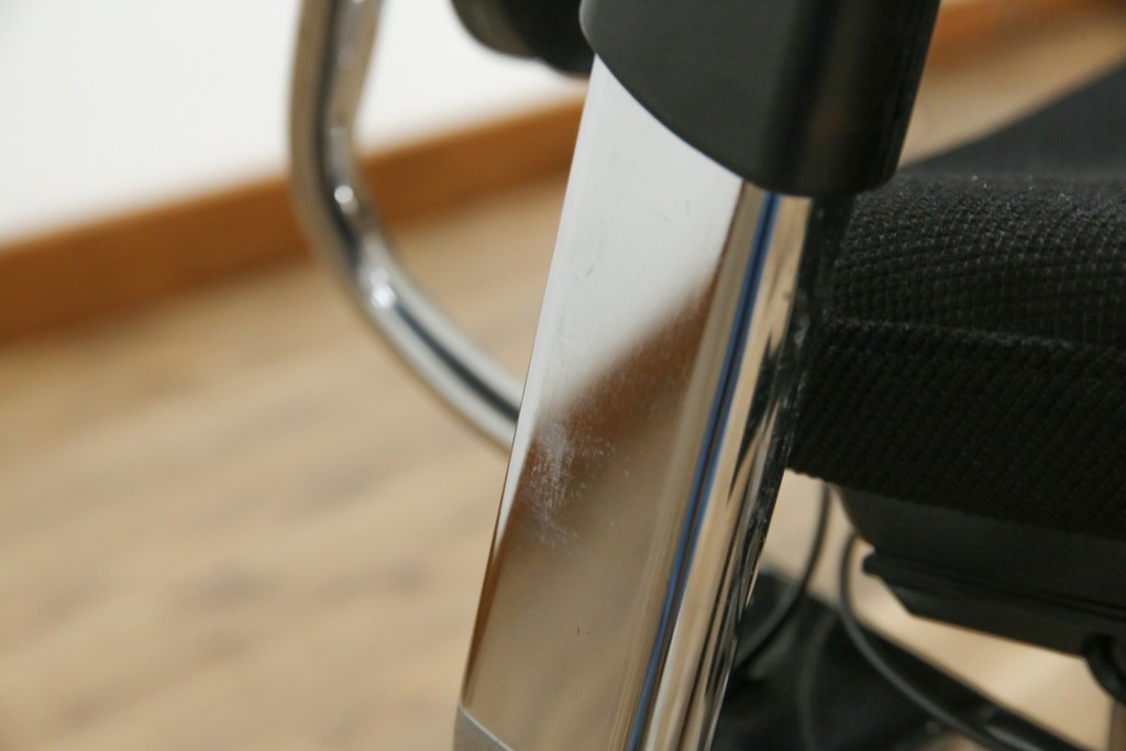 中古　美品　okamura(オカムラ)　Contessa(コンテッサ)　ハンガー付き　快適な座り心地の高機能オフィスチェア(デスクチェアス)　定価約22万円相当　(R-082682)