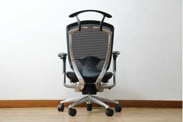 中古　美品　okamura(オカムラ)　Contessa(コンテッサ)　ハンガー付き　快適な座り心地の高機能オフィスチェア(デスクチェアス)　定価約22万円相当　(R-082682)