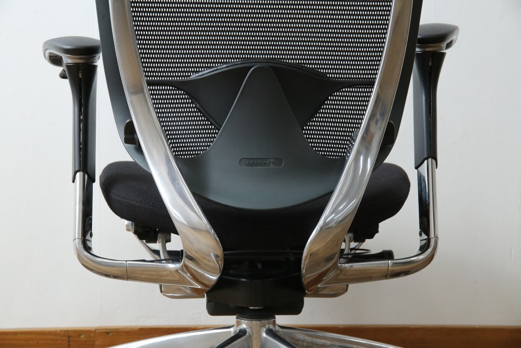 中古　美品　okamura(オカムラ)　Contessa(コンテッサ)　ハンガー付き　快適な座り心地の高機能オフィスチェア(デスクチェアス)　定価約22万円相当　(R-082682)