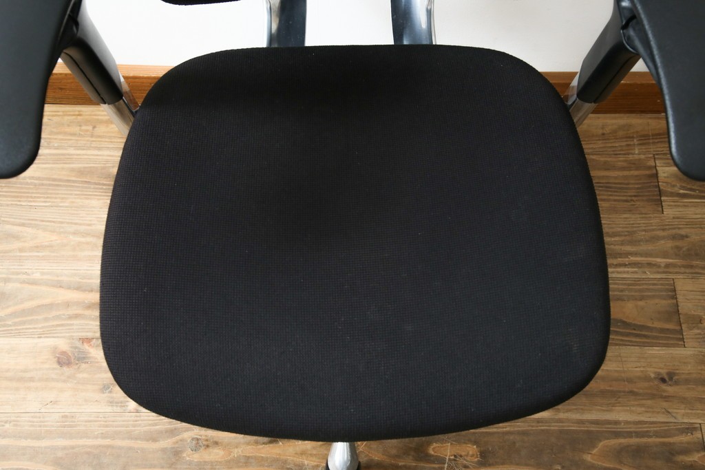 中古　美品　okamura(オカムラ)　Contessa(コンテッサ)　ハンガー付き　快適な座り心地の高機能オフィスチェア(デスクチェアス)　定価約22万円相当　(R-082682)