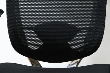 中古　美品　okamura(オカムラ)　Contessa(コンテッサ)　ハンガー付き　快適な座り心地の高機能オフィスチェア(デスクチェアス)　定価約22万円相当　(R-082682)