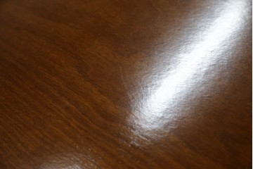 中古　使用感ほぼなし!!　国会議事堂納品の高級家具メーカー　徳田家具　気品漂うクラシカルなデザインと繊細な彫刻が魅力の木製キャビネット　(R-082686)