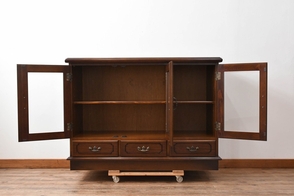 中古　美品　カリモク家具(karimoku)　COLONIAL(コロニアル)シリーズ　HK4007NK　カントリースタイルのお部屋作りにおすすめのおしゃれなサイドボード　定価約21万円　(R-082687)