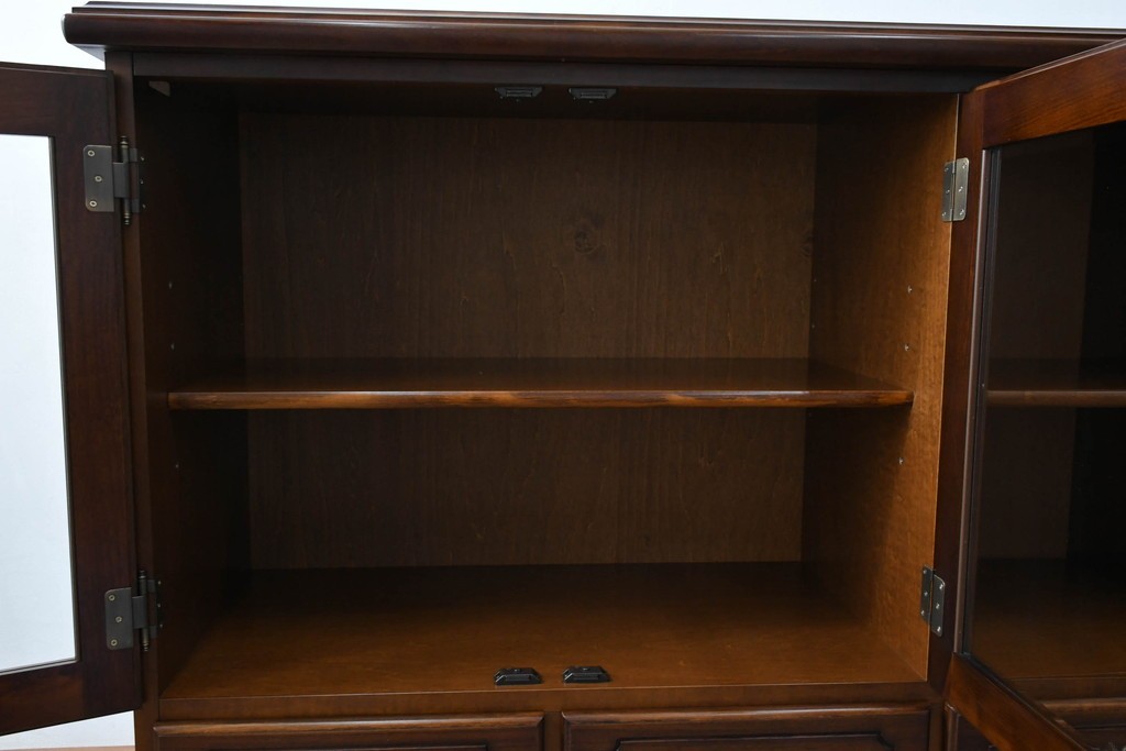 中古　美品　カリモク家具(karimoku)　COLONIAL(コロニアル)シリーズ　HK4007NK　カントリースタイルのお部屋作りにおすすめのおしゃれなサイドボード　定価約21万円　(R-082687)