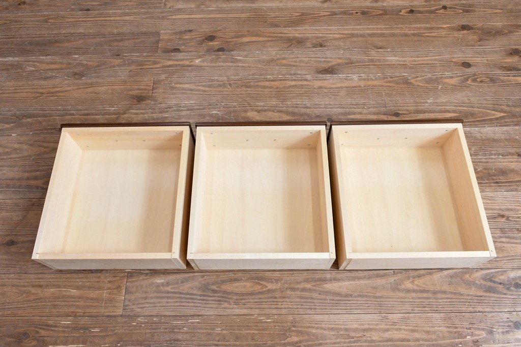 中古　美品　カリモク家具(karimoku)　COLONIAL(コロニアル)シリーズ　HK4007NK　カントリースタイルのお部屋作りにおすすめのおしゃれなサイドボード　定価約21万円　(R-082687)