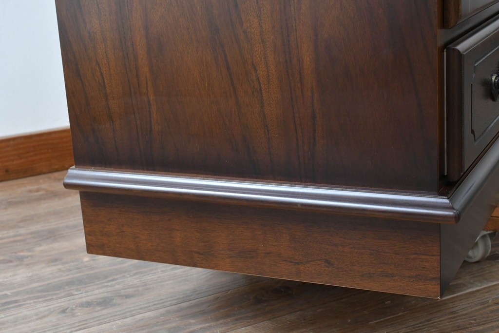 中古　美品　カリモク家具(karimoku)　COLONIAL(コロニアル)シリーズ　HK4007NK　カントリースタイルのお部屋作りにおすすめのおしゃれなサイドボード　定価約21万円　(R-082687)