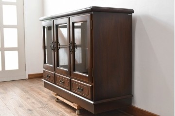 中古　美品　カリモク家具(karimoku)　COLONIAL(コロニアル)シリーズ　HK4007NK　カントリースタイルのお部屋作りにおすすめのおしゃれなサイドボード　定価約21万円　(R-082687)