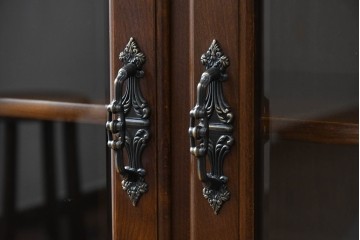 中古　美品　カリモク家具(karimoku)　COLONIAL(コロニアル)シリーズ　HK4007NK　カントリースタイルのお部屋作りにおすすめのおしゃれなサイドボード　定価約21万円　(R-082687)