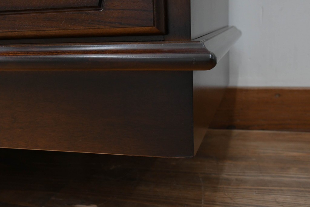 中古　美品　カリモク家具(karimoku)　COLONIAL(コロニアル)シリーズ　HK4007NK　カントリースタイルのお部屋作りにおすすめのおしゃれなサイドボード　定価約21万円　(R-082687)