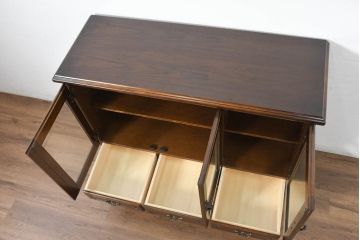中古　美品　カリモク家具(karimoku)　COLONIAL(コロニアル)シリーズ　HK4007NK　カントリースタイルのお部屋作りにおすすめのおしゃれなサイドボード(ローボード、リビングボード、収納棚、戸棚)(定価約21万円)(R-082687)