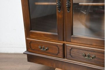 中古　美品　カリモク家具(karimoku)　COLONIAL(コロニアル)シリーズ　HK4007NK　カントリースタイルのお部屋作りにおすすめのおしゃれなサイドボード(ローボード、リビングボード、収納棚、戸棚)(定価約21万円)(R-082687)
