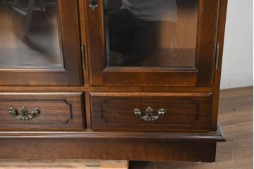 中古　美品　カリモク家具(karimoku)　COLONIAL(コロニアル)シリーズ　HK4007NK　カントリースタイルのお部屋作りにおすすめのおしゃれなサイドボード(ローボード、リビングボード、収納棚、戸棚)(定価約21万円)(R-082687)