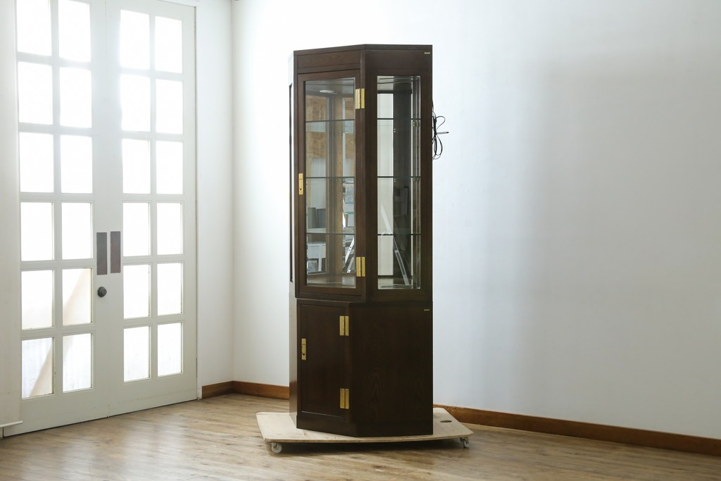 中古　カリモク家具(karimoku)　domani(ドマーニ)　Morganton(モーガントン)　クラシカルモダンデザインの二段重ねコーナーキャビネット　定価約60〜70万円　(R-082688)