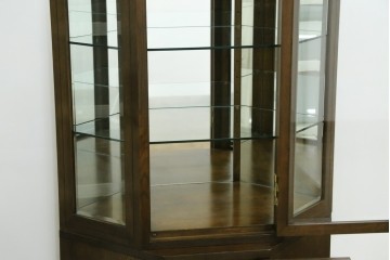 中古　カリモク家具(karimoku)　domani(ドマーニ)　Morganton(モーガントン)　クラシカルモダンデザインの二段重ねコーナーキャビネット　定価約60〜70万円　(R-082688)