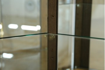 中古　カリモク家具(karimoku)　domani(ドマーニ)　Morganton(モーガントン)　クラシカルモダンデザインの二段重ねコーナーキャビネット　定価約60〜70万円　(R-082688)