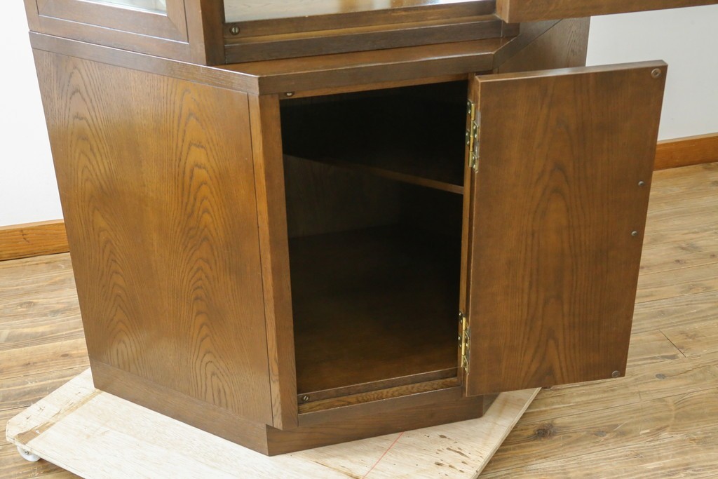 中古　カリモク家具(karimoku)　domani(ドマーニ)　Morganton(モーガントン)　クラシカルモダンデザインの二段重ねコーナーキャビネット　定価約60〜70万円　(R-082688)