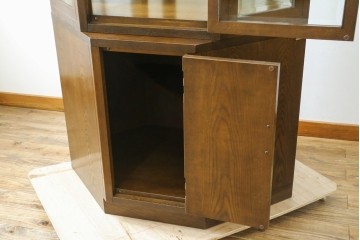 中古　カリモク家具(karimoku)　domani(ドマーニ)　Morganton(モーガントン)　クラシカルモダンデザインの二段重ねコーナーキャビネット　定価約60〜70万円　(R-082688)