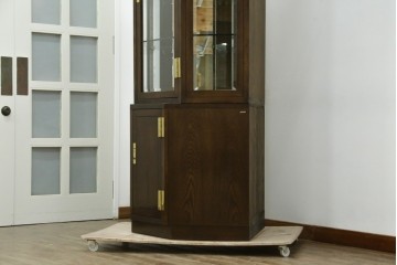 中古　カリモク家具(karimoku)　domani(ドマーニ)　Morganton(モーガントン)　クラシカルモダンデザインの二段重ねコーナーキャビネット　定価約60〜70万円　(R-082688)