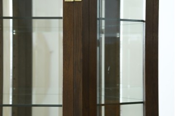 中古　カリモク家具(karimoku)　domani(ドマーニ)　Morganton(モーガントン)　クラシカルモダンデザインの二段重ねコーナーキャビネット　定価約60〜70万円　(R-082688)