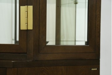 中古　カリモク家具(karimoku)　domani(ドマーニ)　Morganton(モーガントン)　クラシカルモダンデザインの二段重ねコーナーキャビネット　定価約60〜70万円　(R-082688)