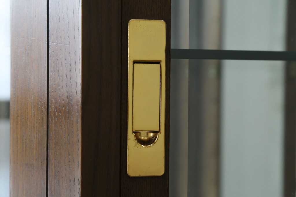 中古　カリモク家具(karimoku)　domani(ドマーニ)　Morganton(モーガントン)　クラシカルモダンデザインの二段重ねコーナーキャビネット　定価約60〜70万円　(R-082688)