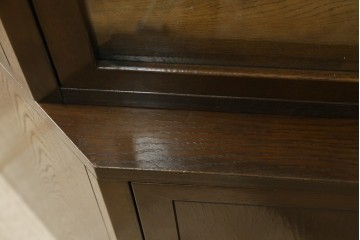 中古　カリモク家具(karimoku)　domani(ドマーニ)　Morganton(モーガントン)　クラシカルモダンデザインの二段重ねコーナーキャビネット　定価約60〜70万円　(R-082688)