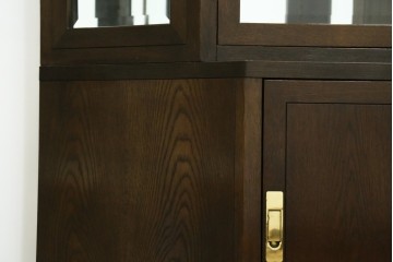 中古　カリモク家具(karimoku)　domani(ドマーニ)　Morganton(モーガントン)　クラシカルモダンデザインの二段重ねコーナーキャビネット　定価約60〜70万円　(R-082688)