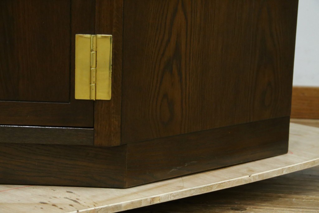 中古　カリモク家具(karimoku)　domani(ドマーニ)　Morganton(モーガントン)　クラシカルモダンデザインの二段重ねコーナーキャビネット　定価約60〜70万円　(R-082688)