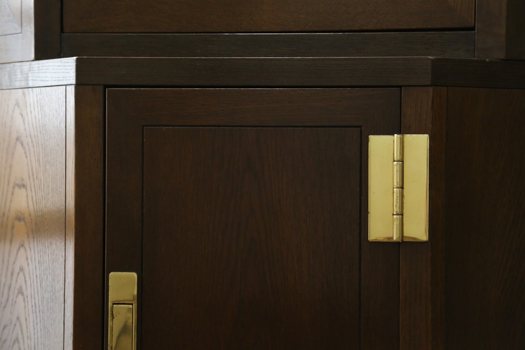 中古　カリモク家具(karimoku)　domani(ドマーニ)　Morganton(モーガントン)　クラシカルモダンデザインの二段重ねコーナーキャビネット　定価約60〜70万円　(R-082688)