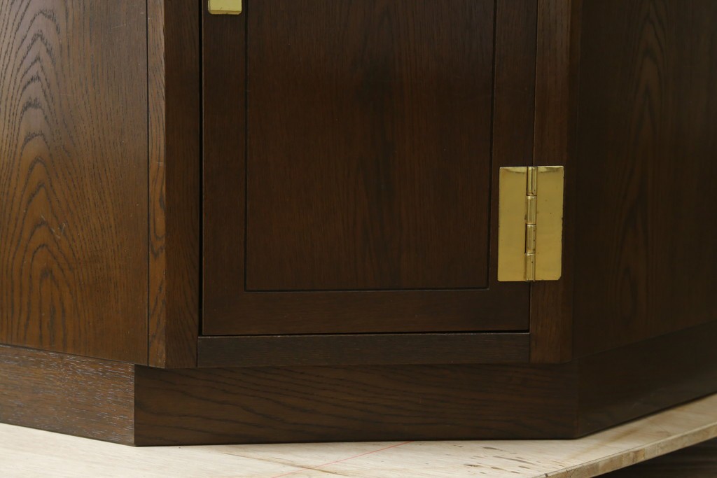 中古　カリモク家具(karimoku)　domani(ドマーニ)　Morganton(モーガントン)　クラシカルモダンデザインの二段重ねコーナーキャビネット　定価約60〜70万円　(R-082688)