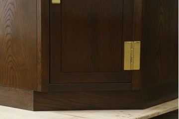 中古　カリモク家具(karimoku)　domani(ドマーニ)　Morganton(モーガントン)　クラシカルモダンデザインの二段重ねコーナーキャビネット　定価約60〜70万円　(R-082688)