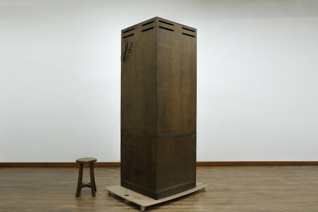 中古　カリモク家具(karimoku)　domani(ドマーニ)　Morganton(モーガントン)　クラシカルモダンデザインの二段重ねコーナーキャビネット　定価約60〜70万円　(R-082688)